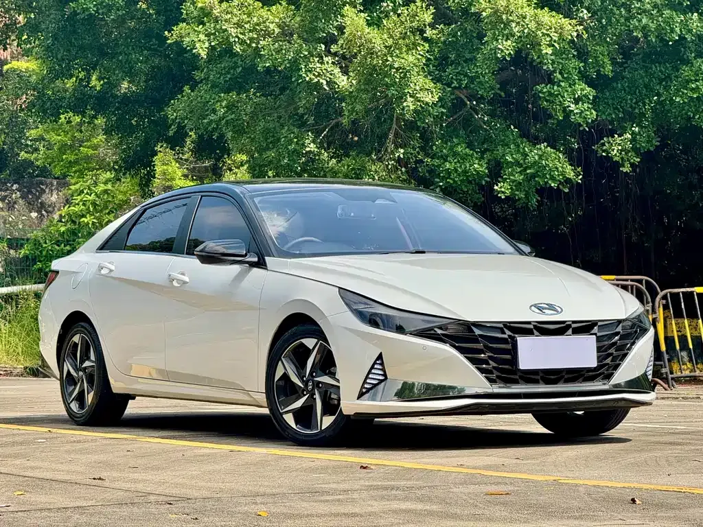Hyundai Elantra — фото 7