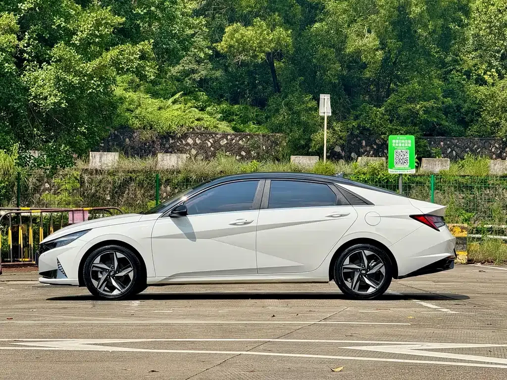 Hyundai Elantra — фото 9