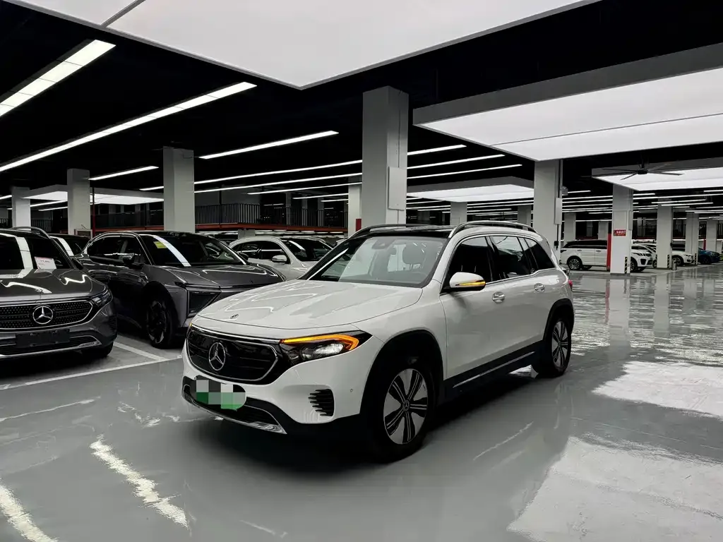 Mercedes-Benz EQB — фото 1