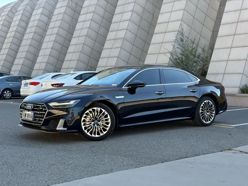 Audi A7L — фото 1
