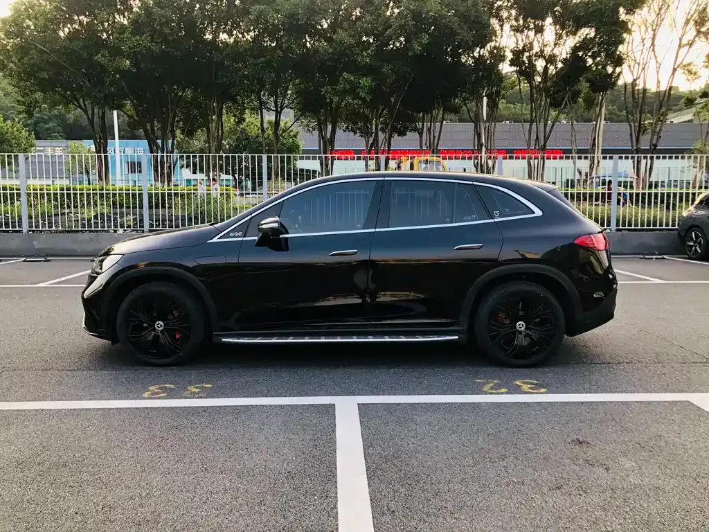 Mercedes-Benz EQE SUV — фото 10