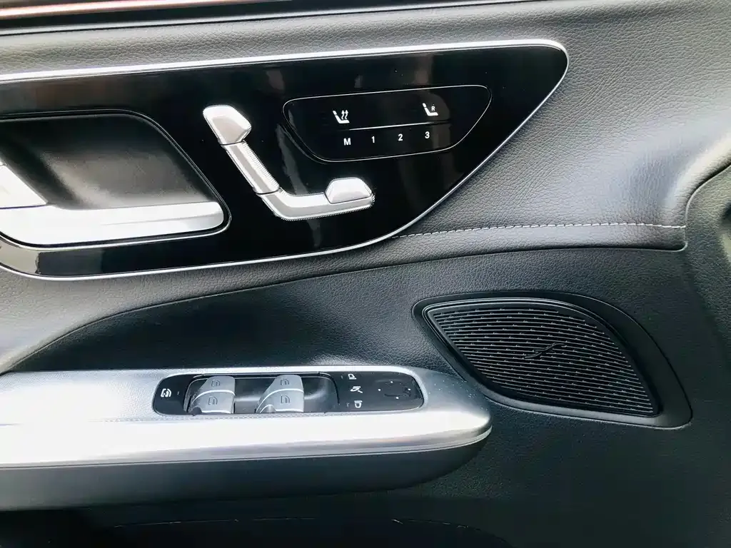 Mercedes-Benz EQE SUV — фото 2