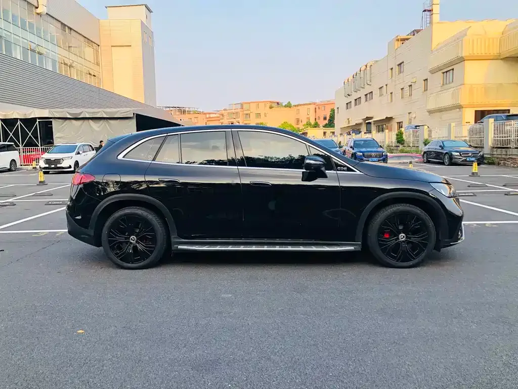 Mercedes-Benz EQE SUV — фото 4