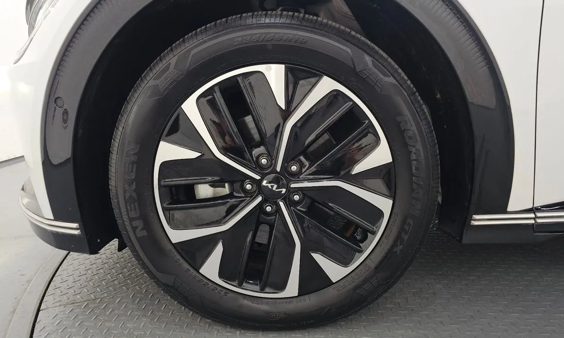 Kia EV6 — фото 8