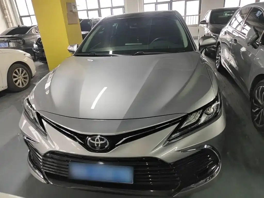 Toyota Camry — фото 2