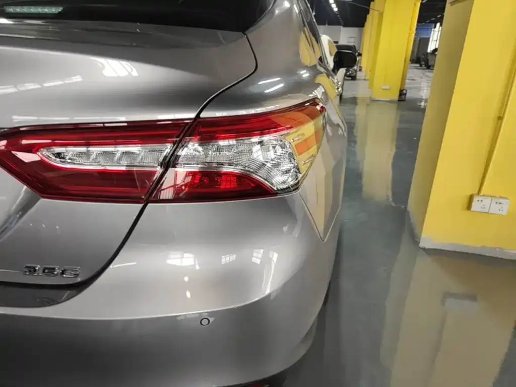 Toyota Camry — фото 4