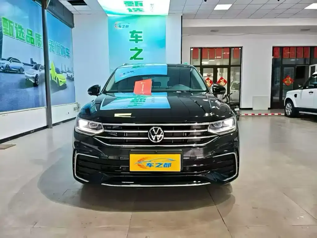Volkswagen Tiguan L — фото 7
