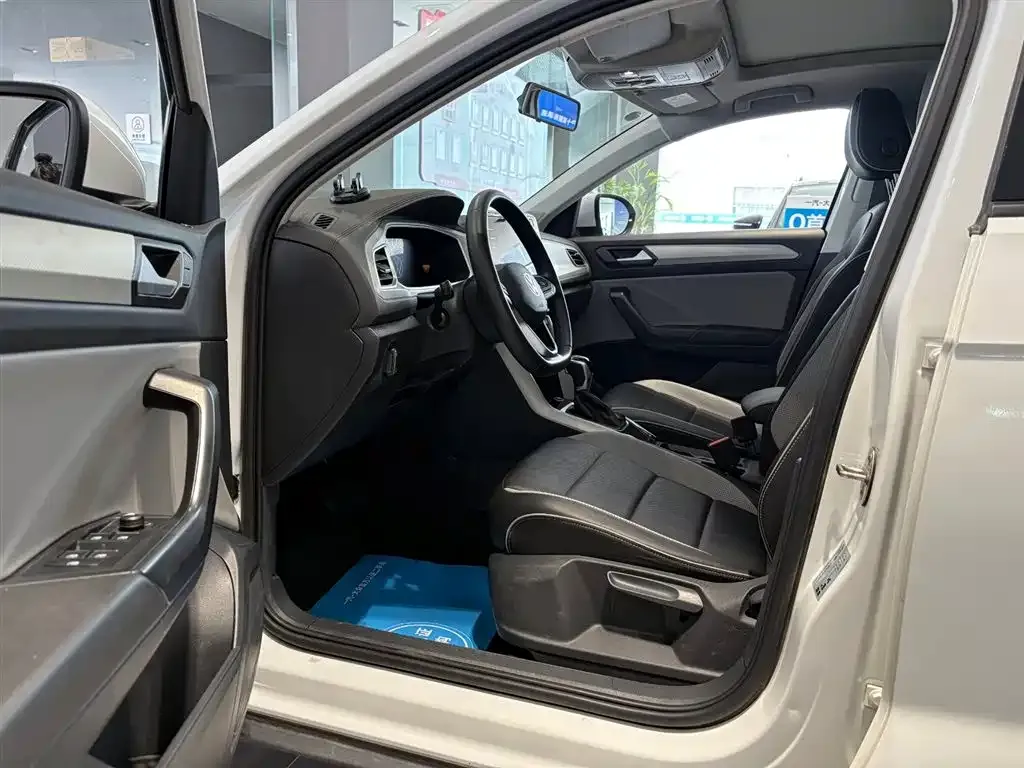 Volkswagen T-Roc — фото 3