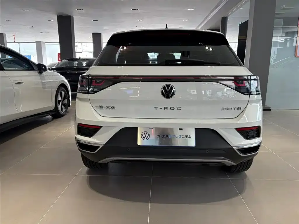 Volkswagen T-Roc — фото 9