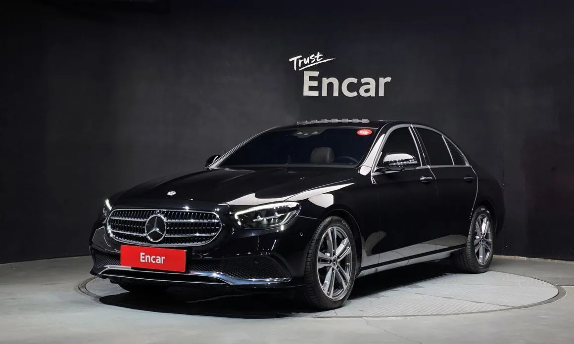 Mercedes-Benz E-Class — фото 1
