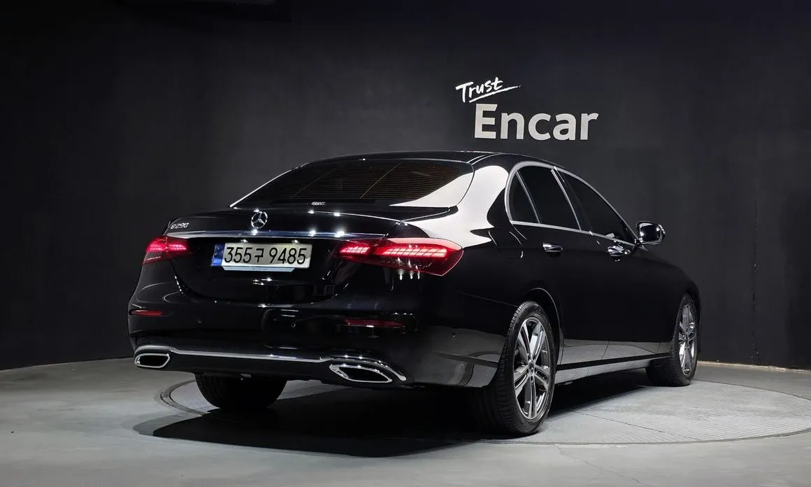 Mercedes-Benz E-Class — фото 4