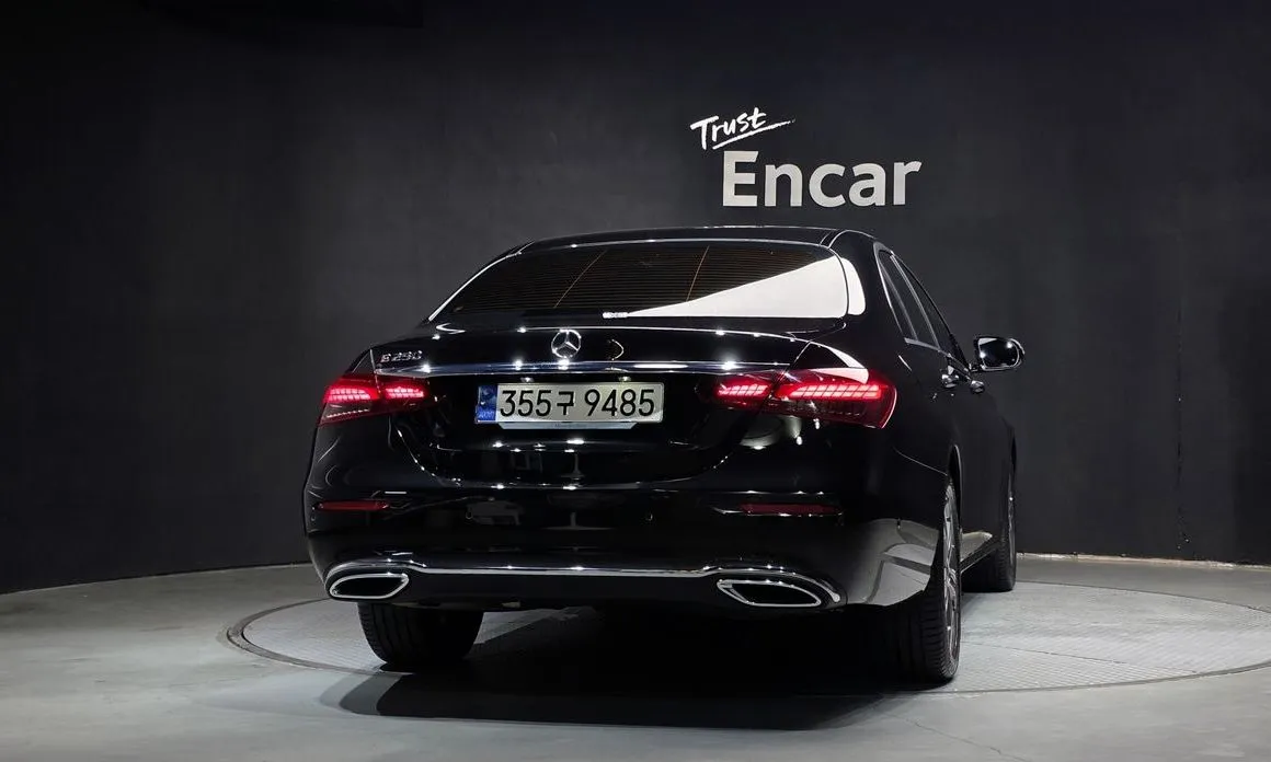 Mercedes-Benz E-Class — фото 2