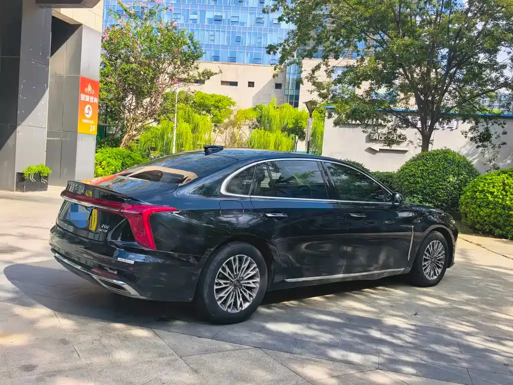 Hongqi H5 — фото 10