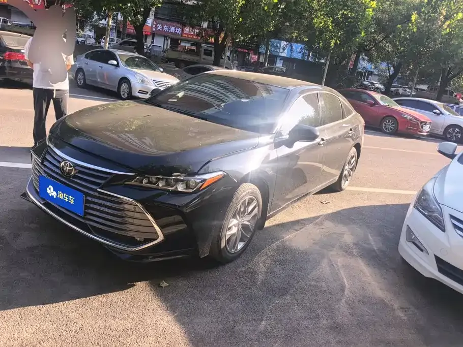 Toyota Avalon — фото 1
