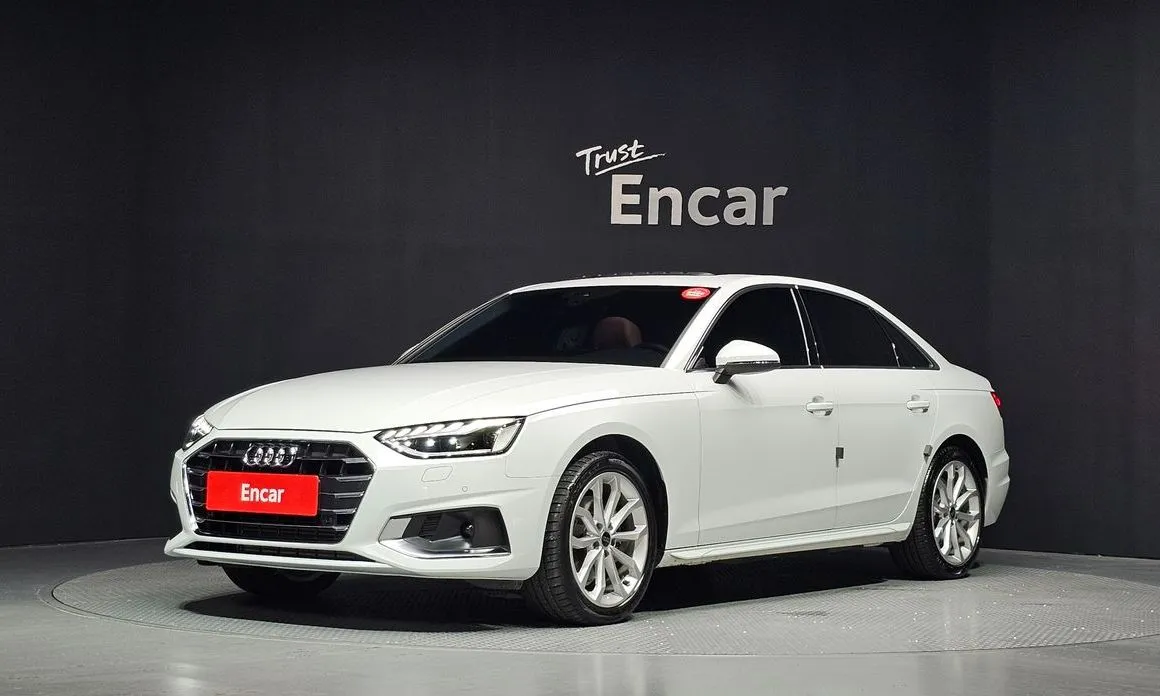 Audi A4 — фото 1