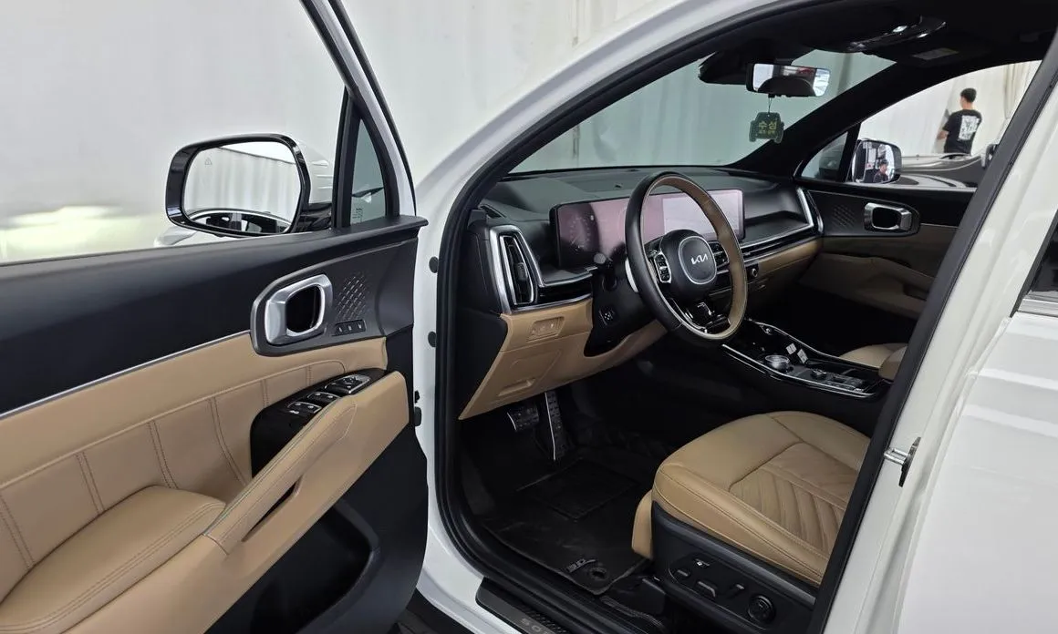 Kia Sorento — фото 8