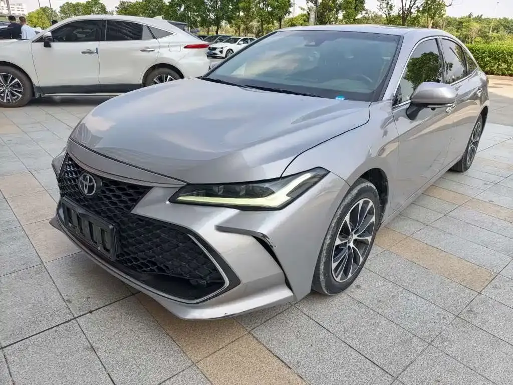 Toyota Avalon — фото 1