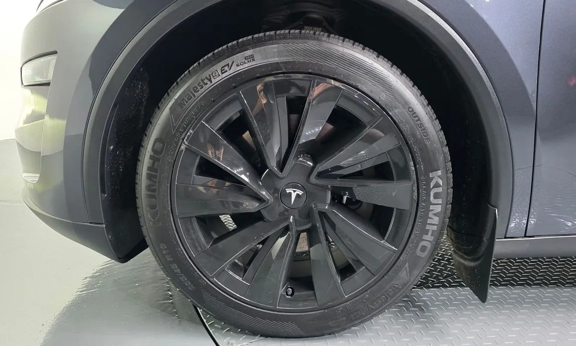 Tesla Model Y — фото 7