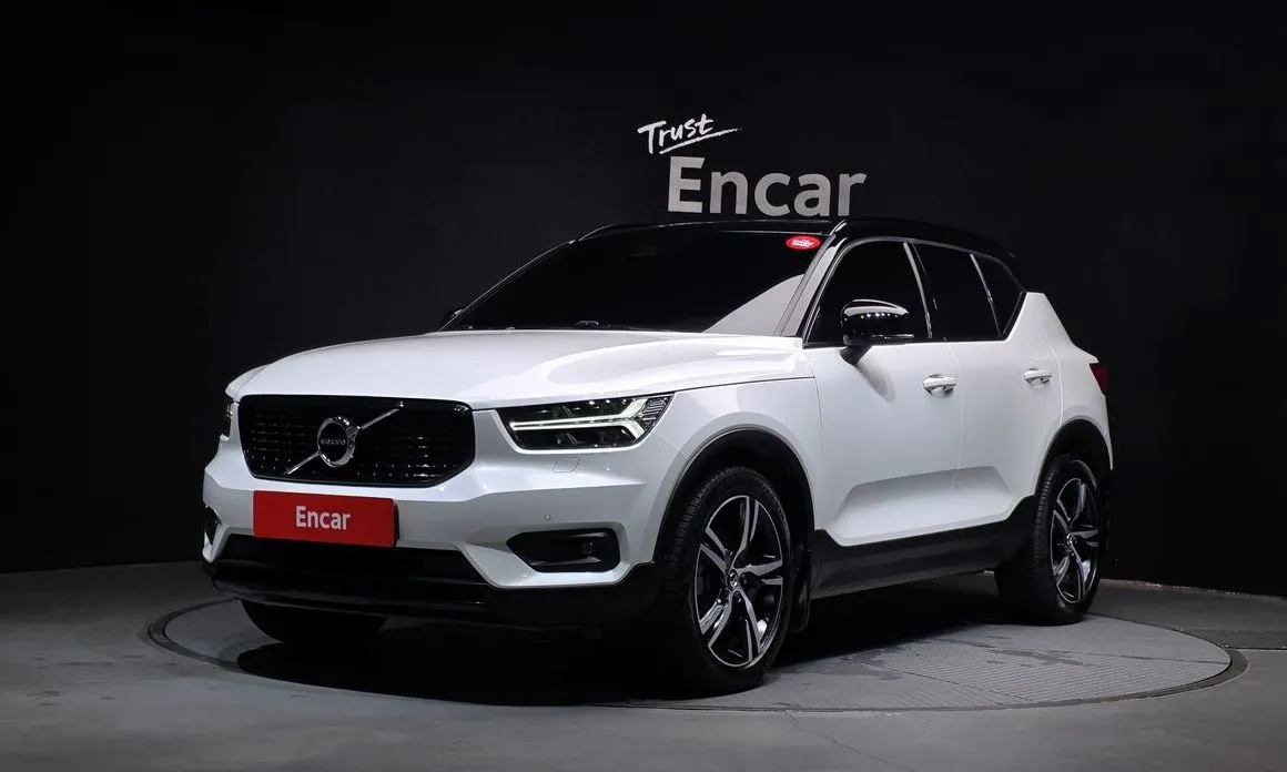 Volvo XC40 — фото 1