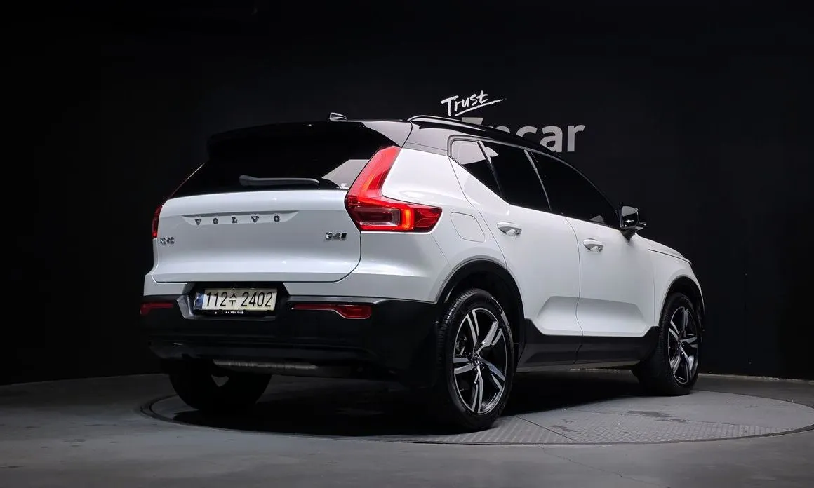 Volvo XC40 — фото 6
