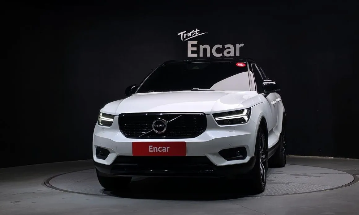 Volvo XC40 — фото 5