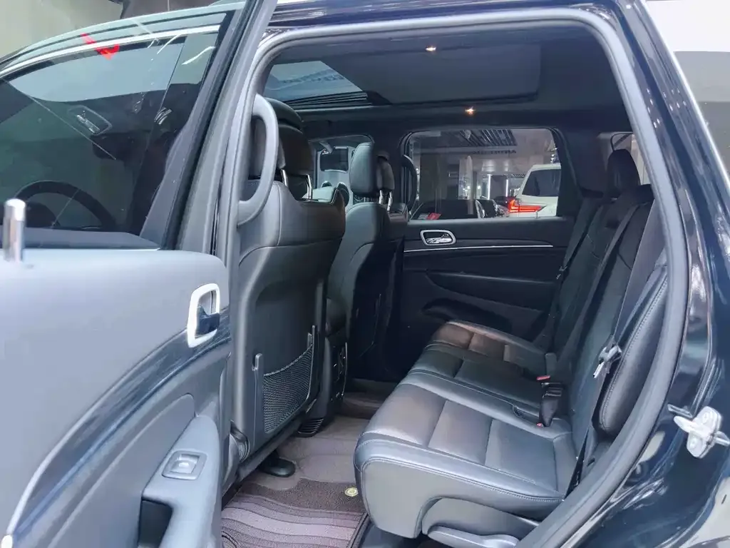 Jeep Grand Cherokee (Import) — фото 4