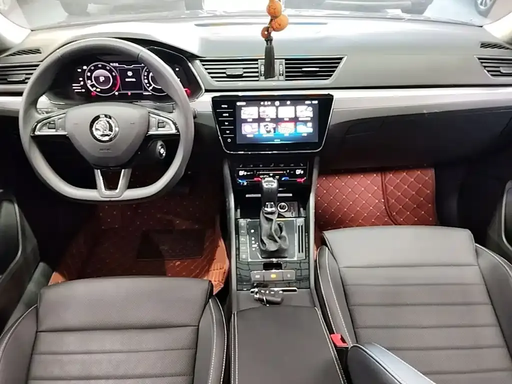 Skoda Superb — фото 10