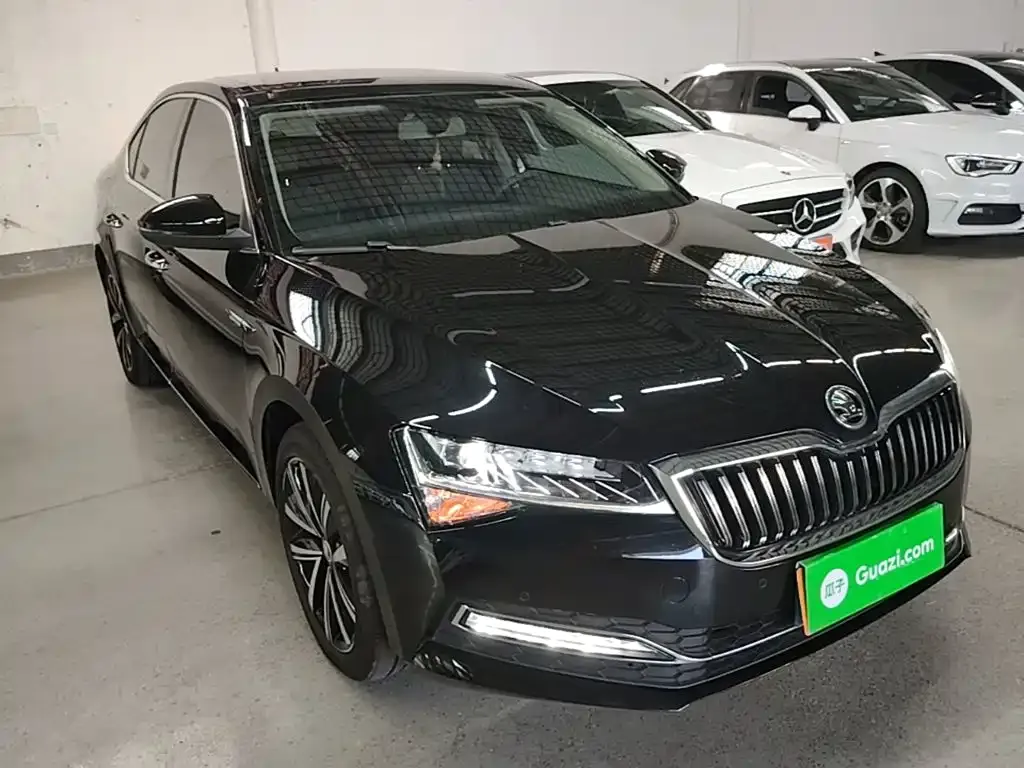 Skoda Superb — фото 5