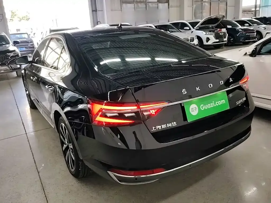 Skoda Superb — фото 9