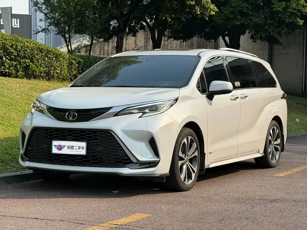 Toyota Granvia — фото 1