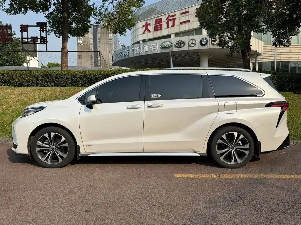 Toyota Granvia — фото 8