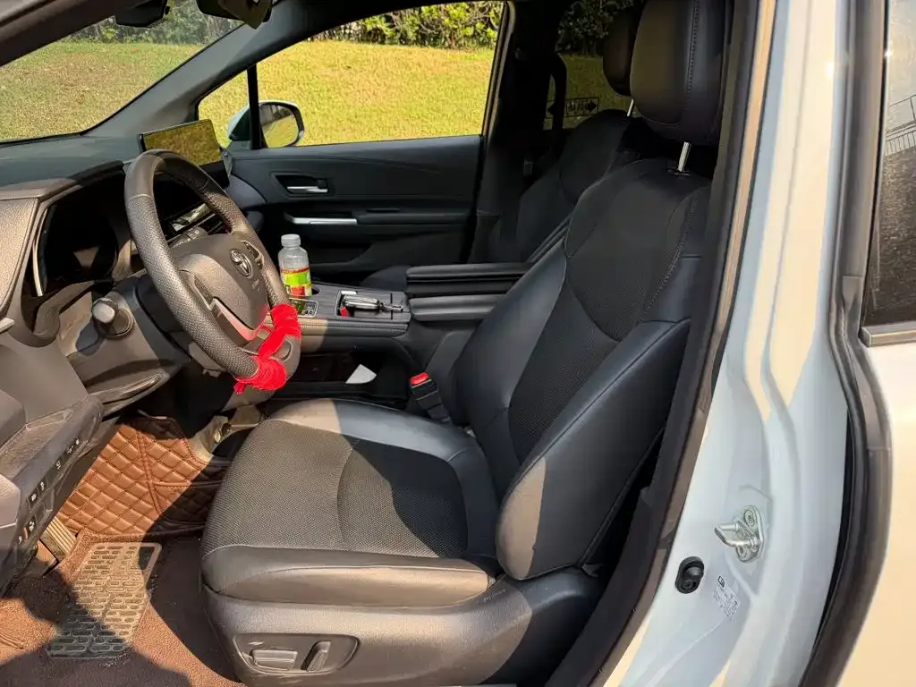 Toyota Granvia — фото 7