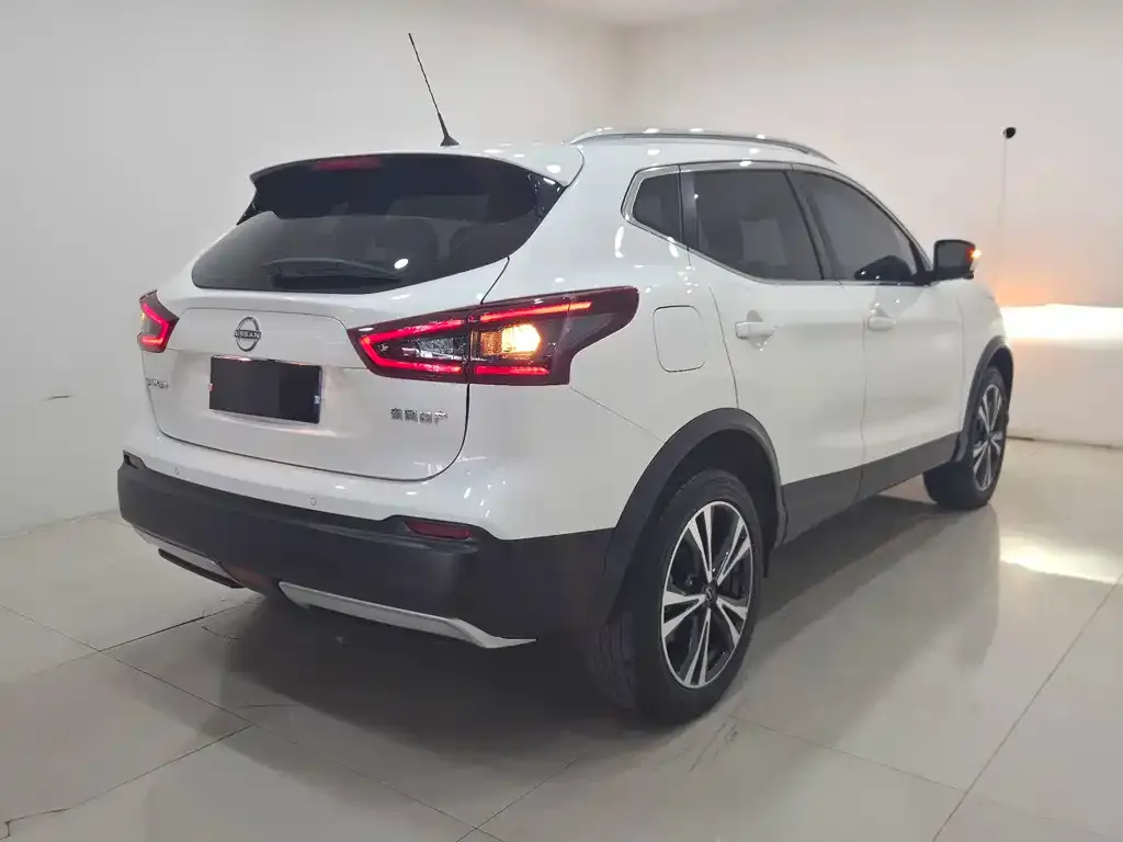 Nissan Qashqai — фото 8