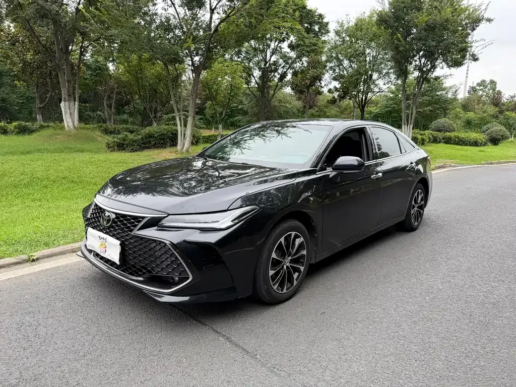 Toyota Avalon — фото 1