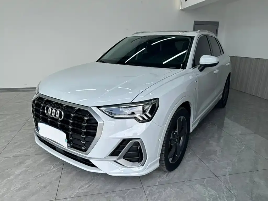 Audi Q3 — фото 1