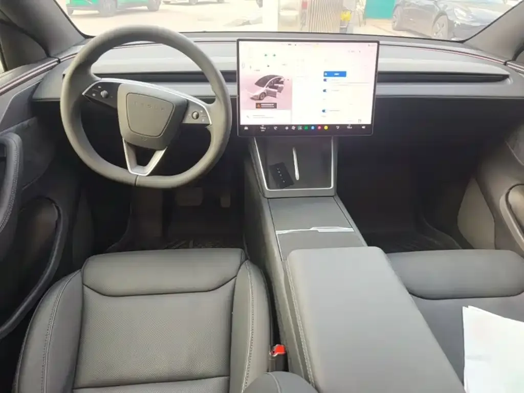 Tesla Model Y L — фото 3