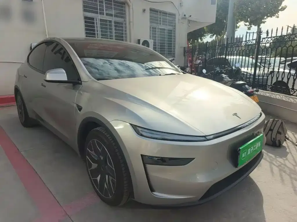 Tesla Model Y L — фото 6