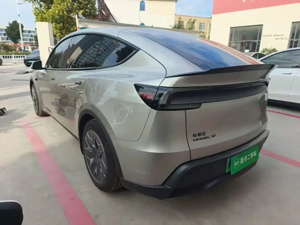 Tesla Model Y L — фото 4