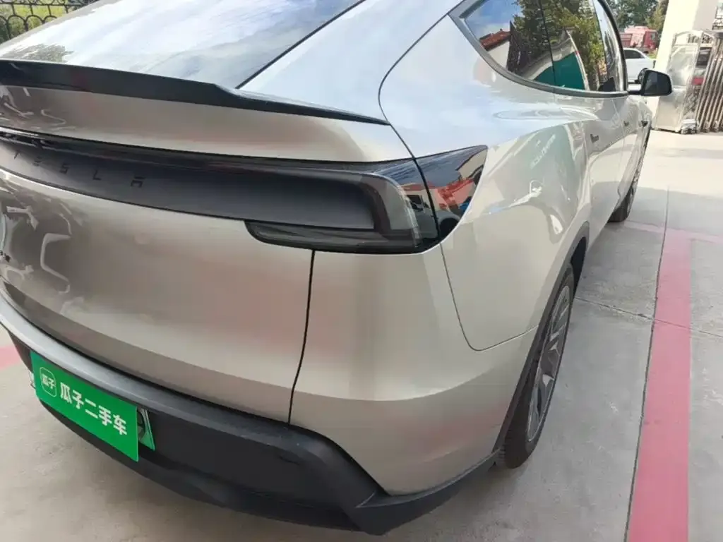Tesla Model Y L — фото 2