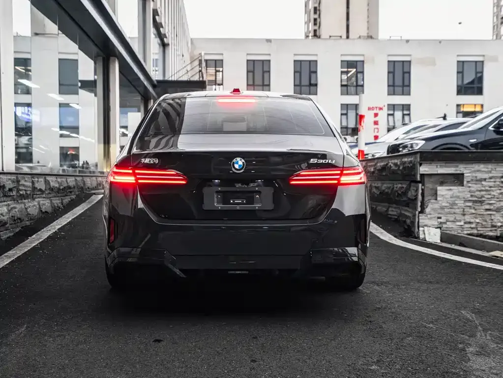 BMW 5 Series — фото 5