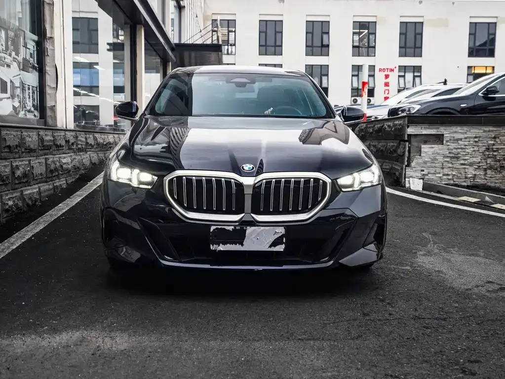 BMW 5 Series — фото 9