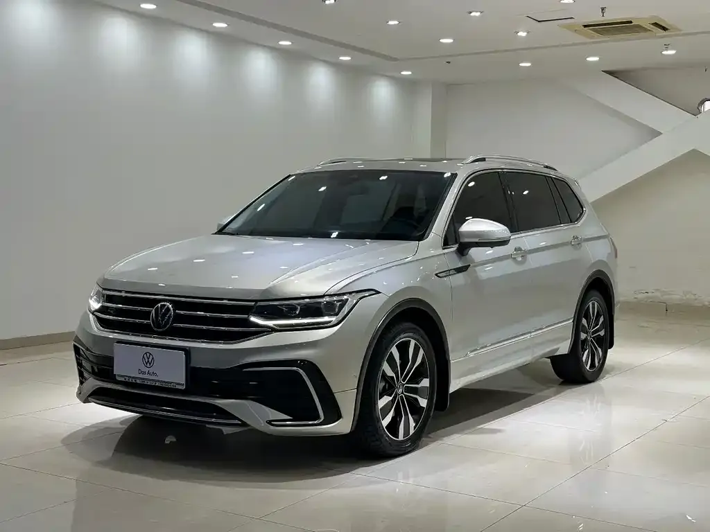 Volkswagen Tiguan L — фото 1