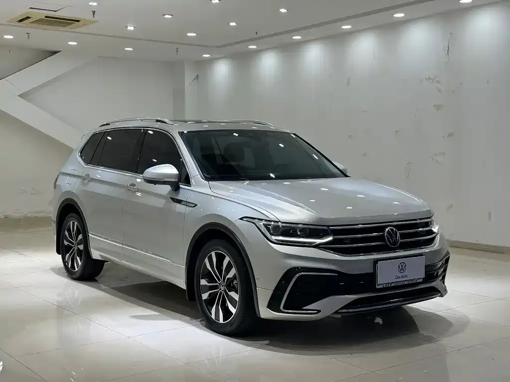 Volkswagen Tiguan L — фото 9
