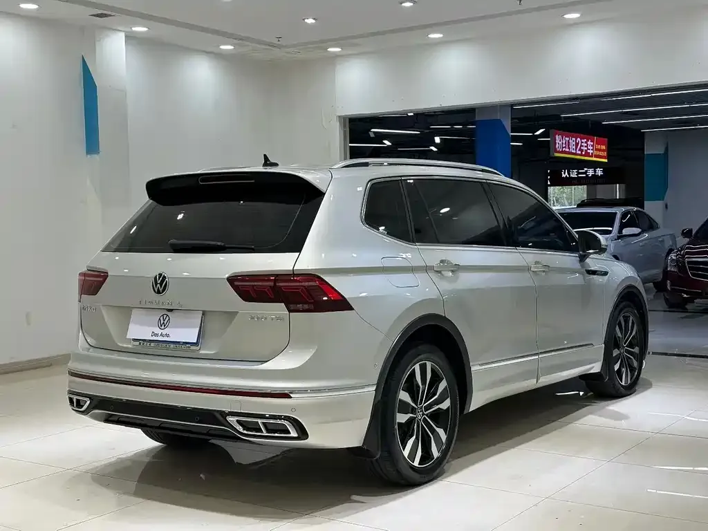 Volkswagen Tiguan L — фото 5