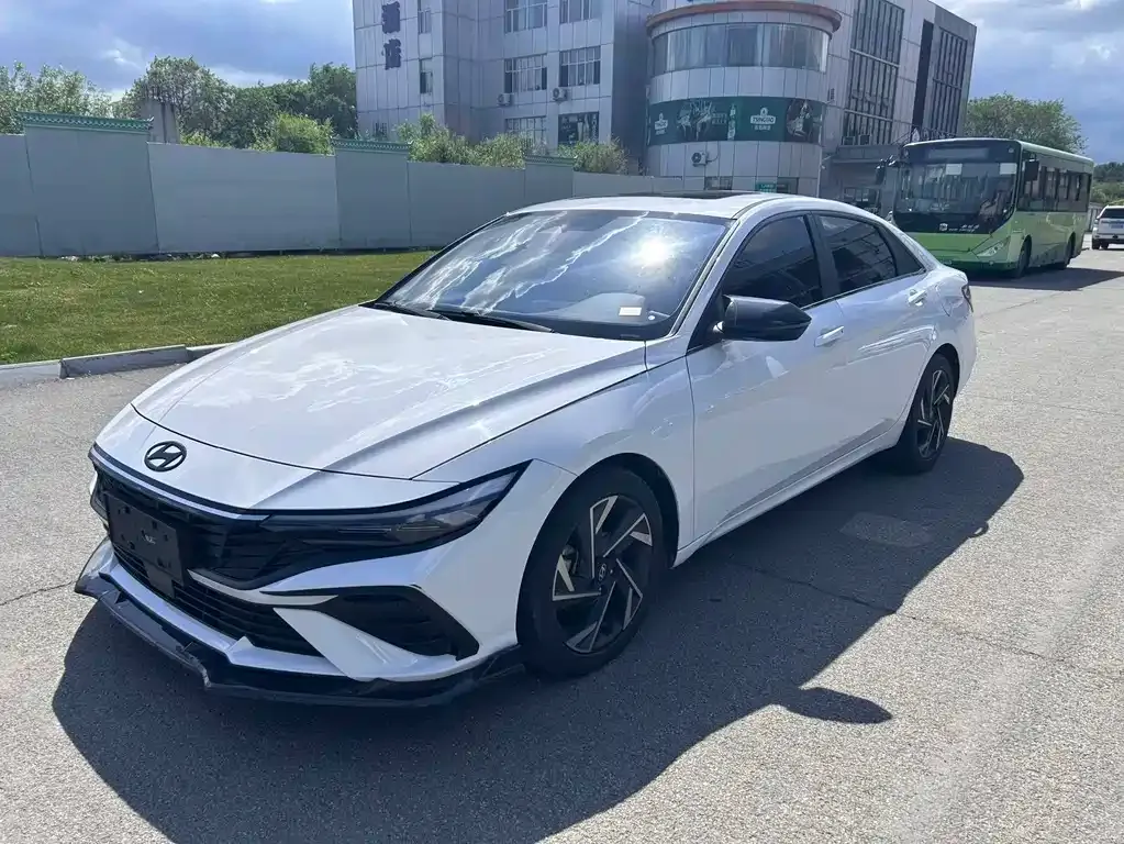 Hyundai Elantra — фото 7