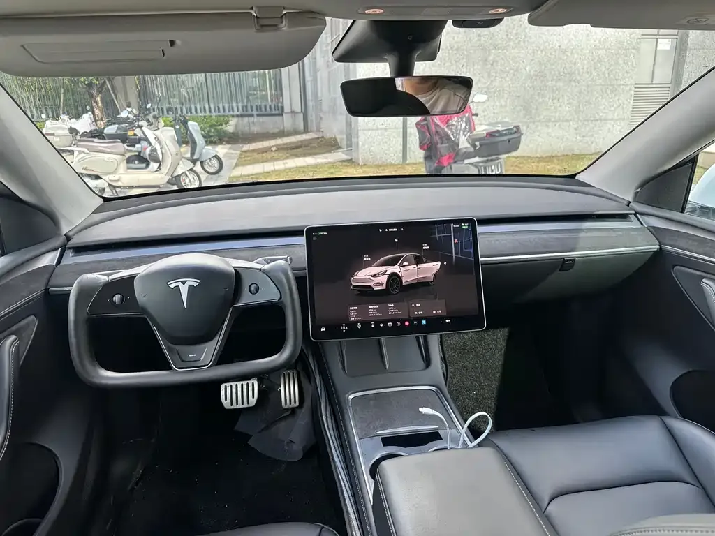 Tesla Model Y — фото 8
