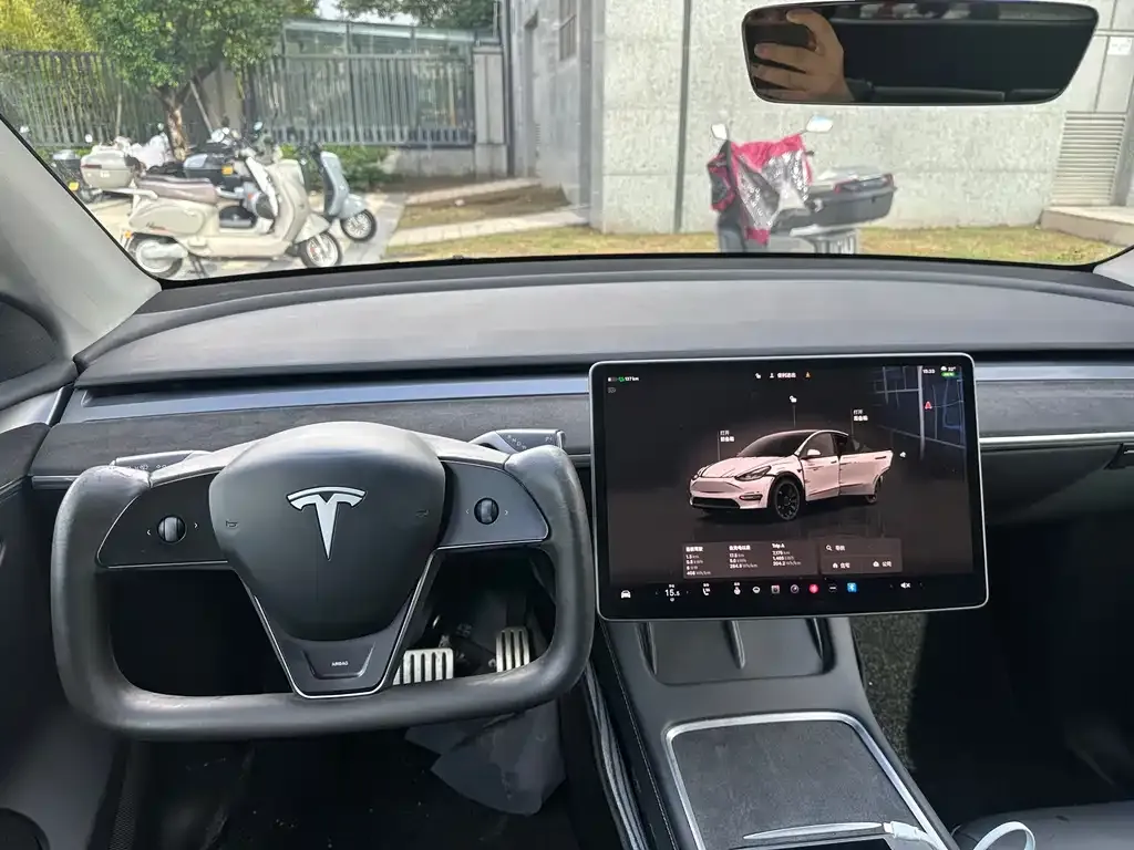 Tesla Model Y — фото 7