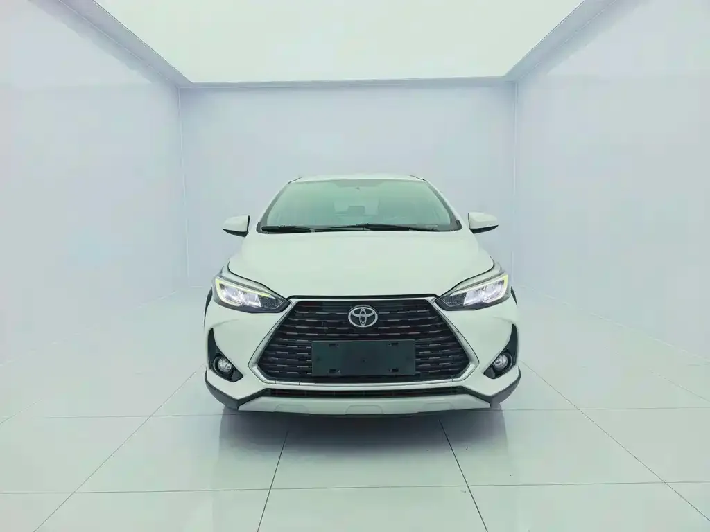 Toyota Yaris L — фото 3