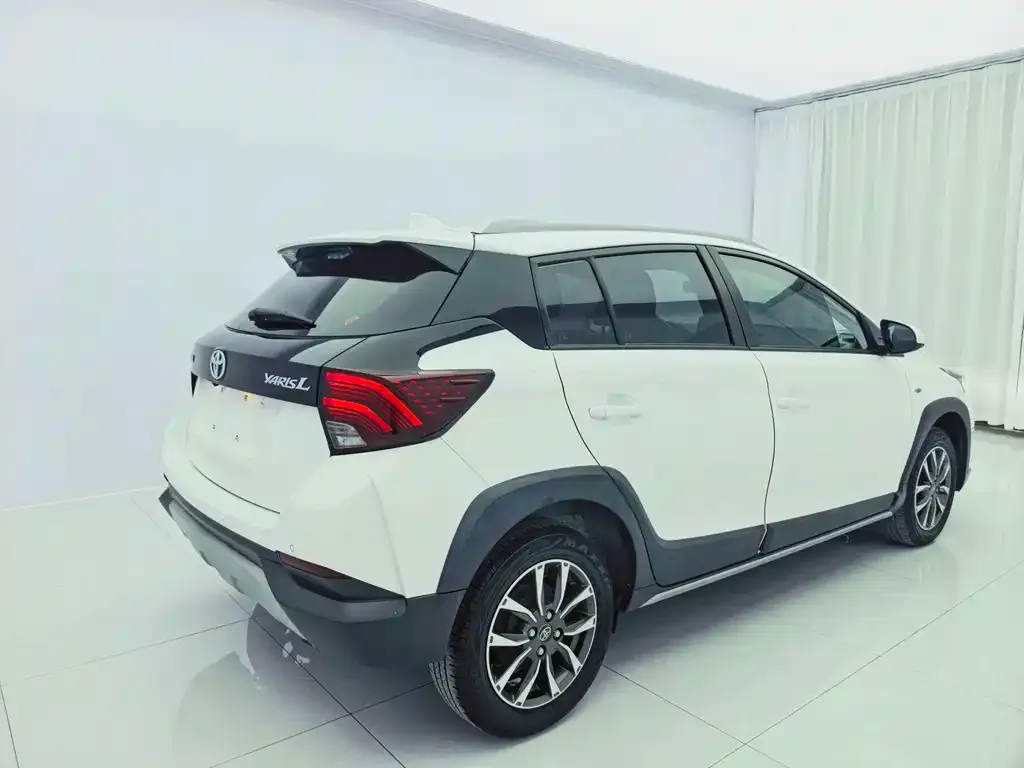 Toyota Yaris L — фото 6