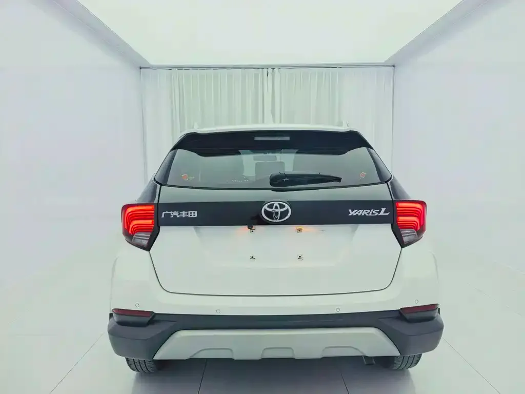 Toyota Yaris L — фото 9